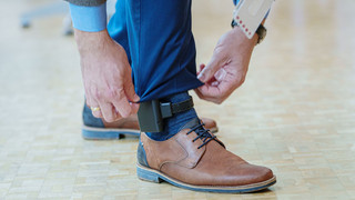 Hessen nutzt neue Fußfessel zum Schutz vor häuslicher Gewalt