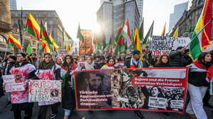 Tausende bei pro-kurdischer Demonstration in Frankfurt