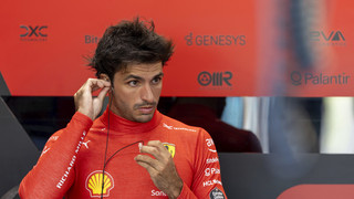 Ferrari-Pilot Carlos Sainz gewinnt Formel-1-Rennen in Singapur