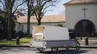 In Kassel werden Leichen auch per E-Lastenrad überführt