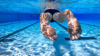 Unbekannter drohte in Wiesbaden mit Sprengung von Schwimmbad
