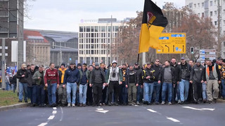 Tausende Fußballfans protestieren gegen Politik-Pläne