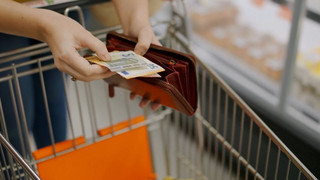 Finanzielle Sorgen: Deutsche fürchten steigende Lebenshaltungskosten