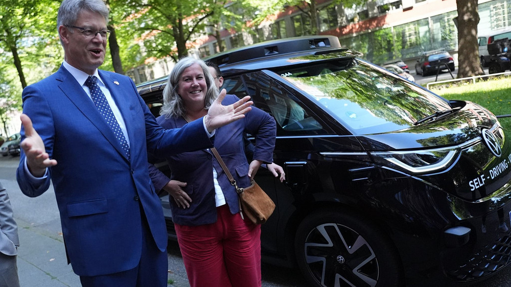 Bundesverkehrsminister Schnieder trifft britische Amtskollegin