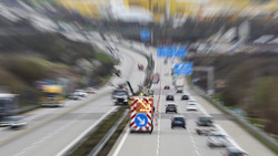 LKW rast in Baustelle: Arbeiter stirbt auf A6 bei Viernheim