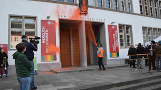 Farb-Attacke an Uni Heidelberg: Zwei Klima-Protestler festgenommen