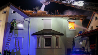 Dachstuhlbrand in Alsfeld: Mutter und 4-Jähriges Kind unverletzt