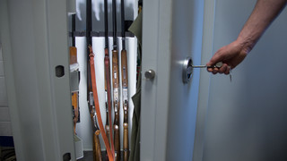 Wiesbaden: Behörde beschlagnahmt 18 Waffen, sie waren falsch gelagert