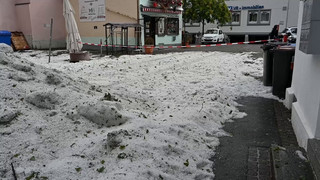 «Sah aus wie Neuschnee»: Hagelberge in Reutlingen - Tausende ohne Strom
