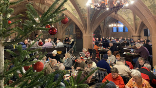 Hilfe für Bedürftige: Weihnachts-Essen im Frankfurter Römer