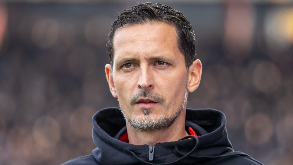 Dino Toppmöller soll auch in der nächsten Saison Cheftrainer der Frankfurter Eintracht sein, betont Sportvorstand Markus Krösche (Archivbild).