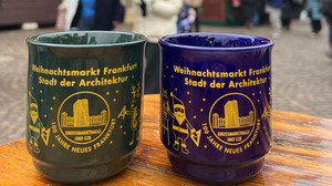 Neue Glühweintassen nach Rückruf auf dem Frankfurter Weihnachtsmarkt
