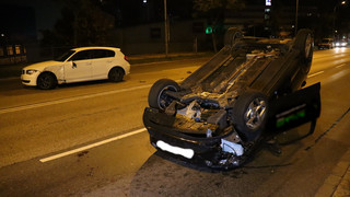 Auto überschlägt sich in Mannheim: Hyundai landet auf dem Dach