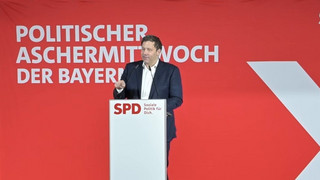 Glitzer statt Gift: Klingbeil wirbt beim Aschermittwoch für mehr Streitkultur