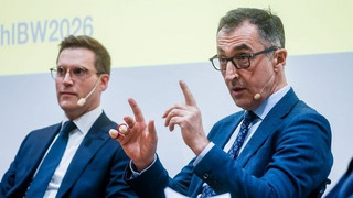 Wahlumfrage Baden-Württemberg: Grüne rücken zur CDU auf