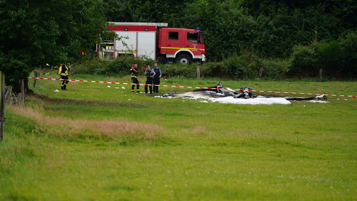 Kleinflugzeug stürzt bei Mengeringhausen ab - ein Toter