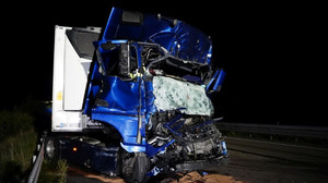 Schwerer LKW-Unfall auf der A44 zwischen Breuna und Zierenberg