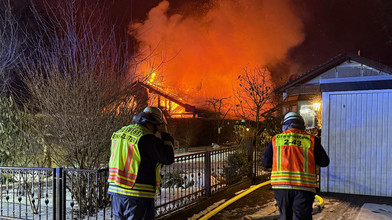 Brand zerstört Holzhaus in Glashütten