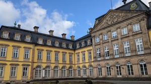 Markt am Schloss in Bad Arolsen: Köstlichkeiten und Kunsthandwerk