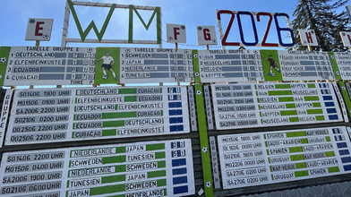 25 Meter lang: Größter WM-Spielplan an Zaun in Wörrstadt