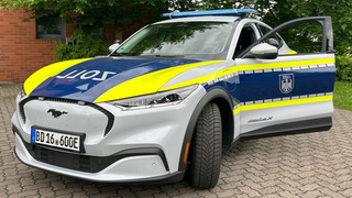Blaulicht-Hingucker in Gießen: Zoll fahndet jetzt mit Elektro-Mustang