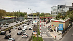 Bauarbeiter blockieren Straßen in Frankreich wegen hoher Spritpreise