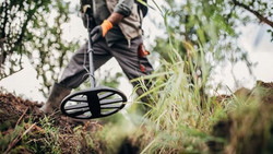 Mann sucht verlorenen Schlüssel im Wald und findet 4,5 Milliarden Jahre alten Schatz