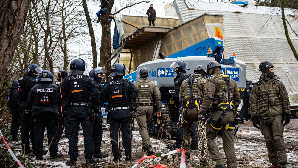 Polizei räumt Aktivisten-Camp in Darmstadt