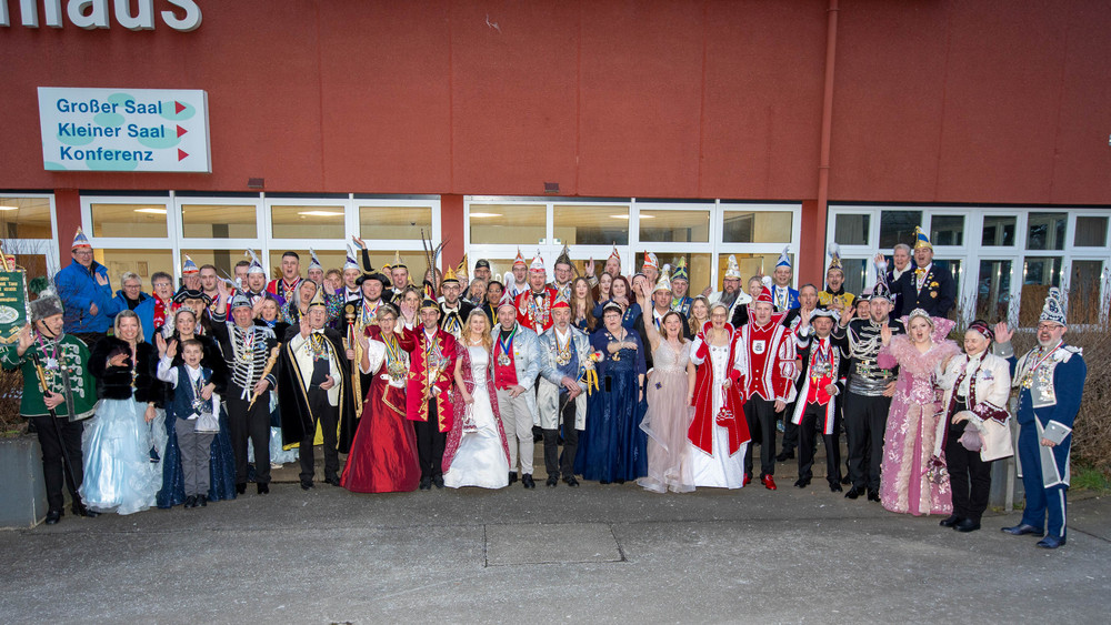 Über 70 Karnevalisten aus 12 Vereinen aus ganz Mittelhessen kamen zum verrückten Kreppel-Tasting 2025 nach Nidda.