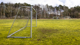 15-Jähriger nach Prügelei tot: Schweigeminute bei Relegationsspiel