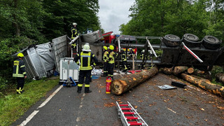Nach Holz-Lkw-Unfall: Straße bei Messel noch bis zum Freitag dicht