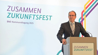 Mehr Geld, weniger Migration: Dobrindt will Kommunen stärken