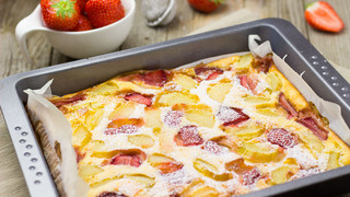 Rezept: Schneller Erdbeer-Rhabarber-Kuchen