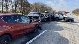 Wiesbaden: Massen-Unfall auf A3 - 8 Verletzte, 140.000 Euro Schaden