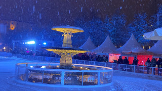 Wiesbaden: Weihnachtsmärkte und Eisbahn gut besucht