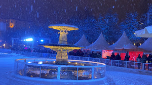 Wiesbaden: Weihnachtsmärkte und Eisbahn gut besucht