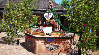 Erbacher Brunnen präsentieren sich in schönsten Pfingstschmuck