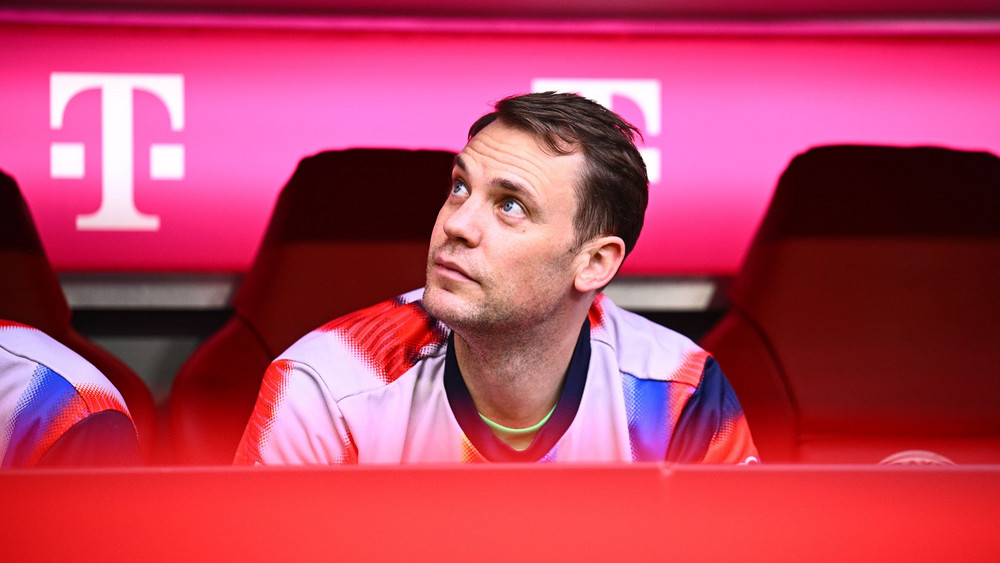 FC Bayern München - VfB Stuttgart: Manuel Neuer ist zum 13. Mal deutscher Meister.