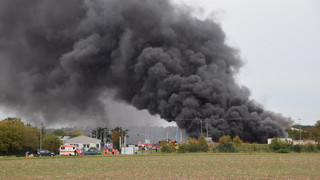 Großbrand auf Recyclinghof in Wiesloch im Rhein-Neckar-Kreis