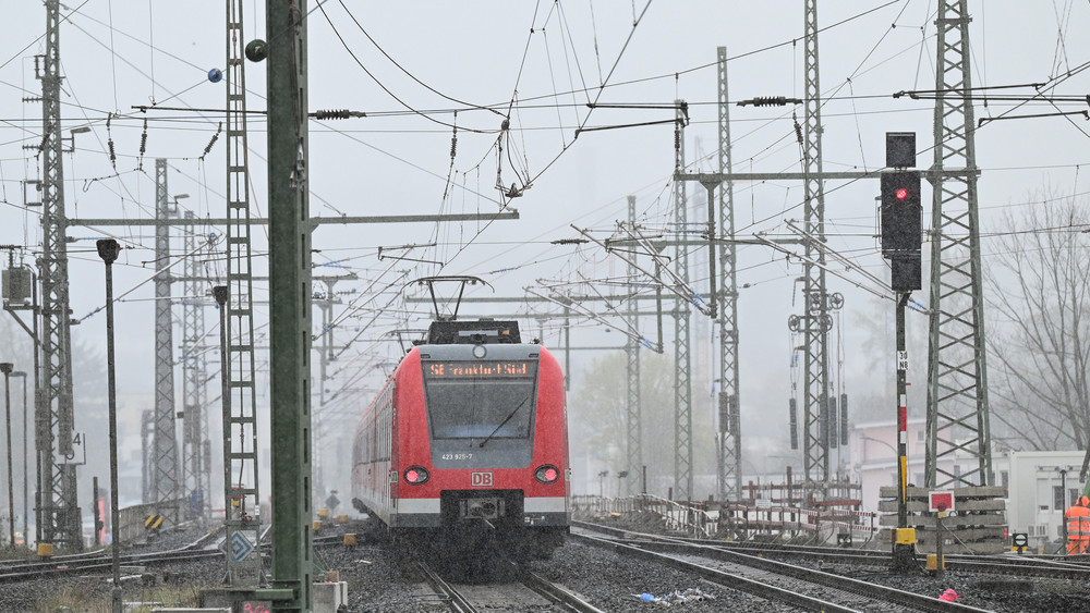 Die jahrelangen Bauarbeiten an der neuen Trasse der S-Bahn-Linie 6 zwischen Bad Vilbel und Frankfurt-West gehen auf die Zielgerade (Archivbild).