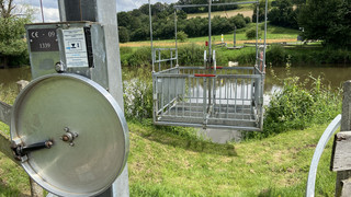 Auf dem Fuldaradweg bei Morschen: Seilbahn muss Brücke weichen