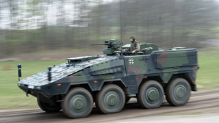 Panzer überschlägt sich in Schwarzenborn: Sieben Soldaten verletzt