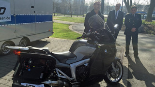 Neues Blitz-Gerät: Polizei macht Jagd auf Motorrad-Raser