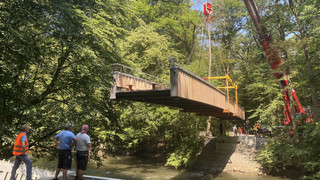 Bilder und Video: Neue Kinzigsteg-Brücke in Hanau eingehoben