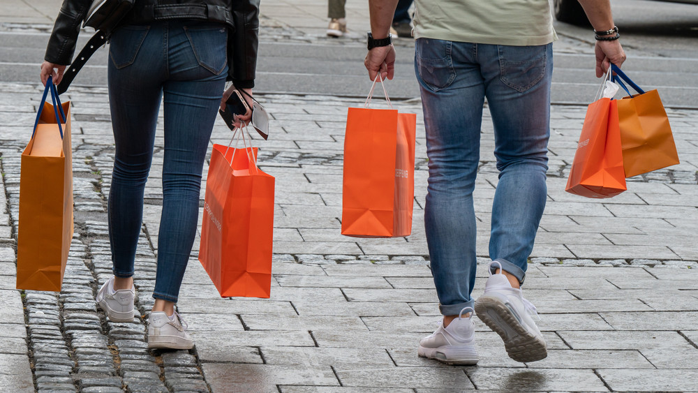 Die Inflation in Deutschland drückt auf die Konsumlage der Verbraucherinnen und Verbraucher.