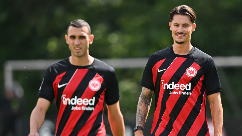 Eintracht-Abwehrchef Robin Koch ist für das Europa League Spiel gegen Pilsen fraglich. 