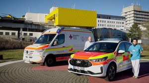 "Jede Minute zählt": Neues Einsatzfahrzeug für Neonatologen übergeben
