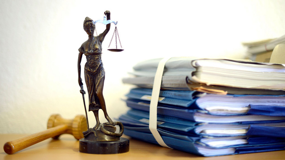 Justitia im Gericht