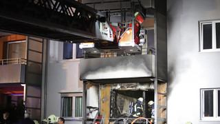 Wohnungsbrand in Eschborn: Mann springt aus dem Fenster