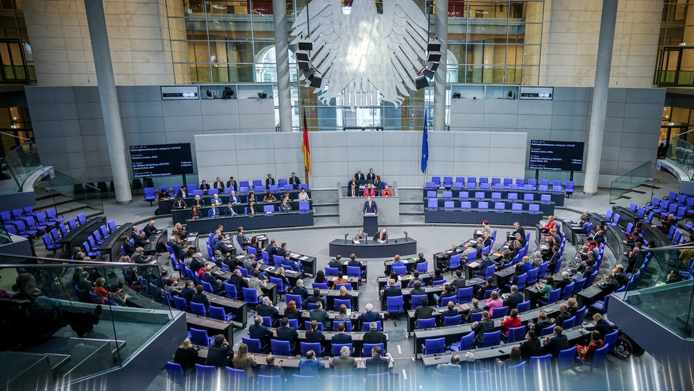 Blick auf die Abgeordnetensitze im Bundestag